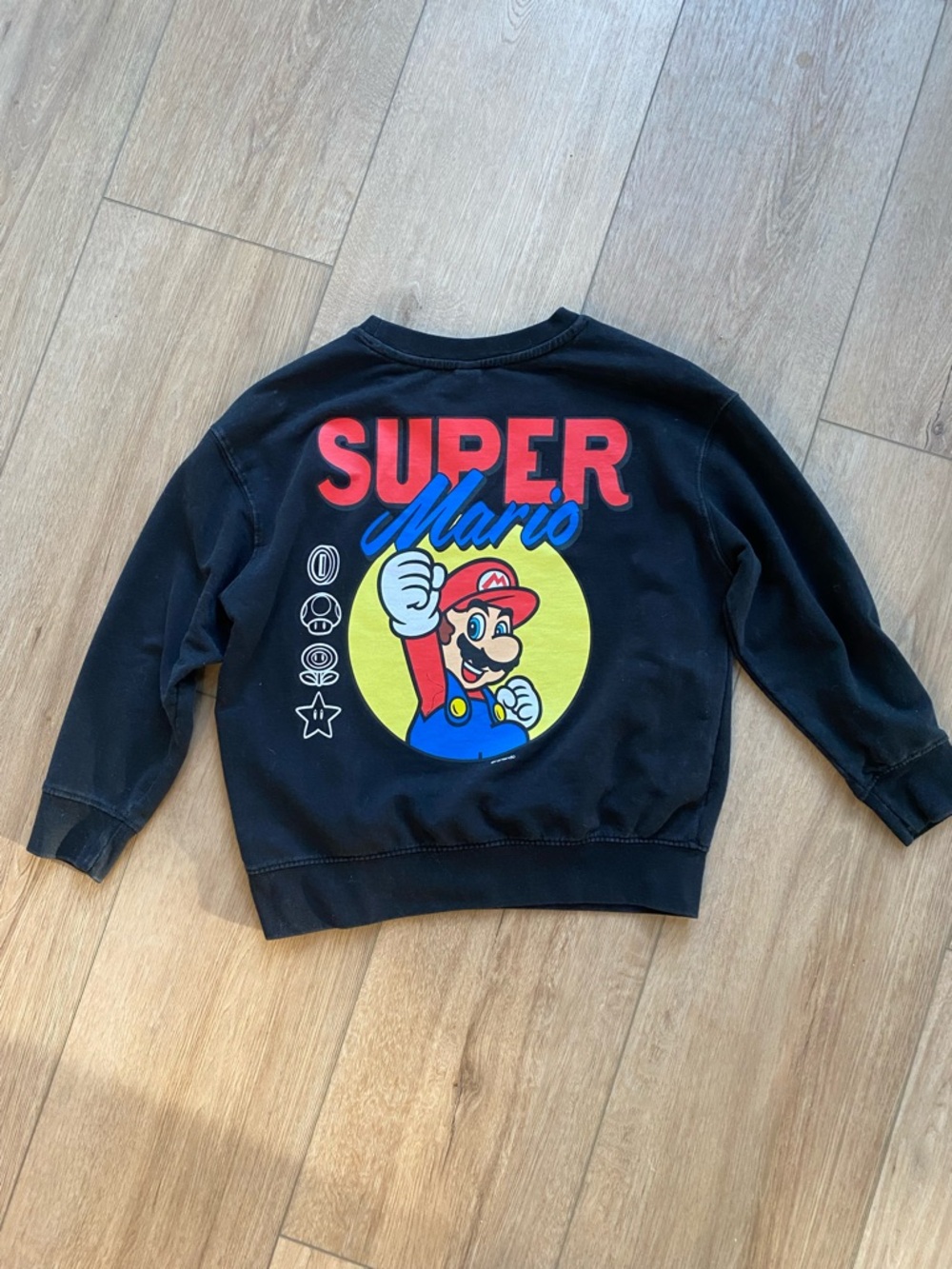 Old Navy Black Super Mario Graphic Crewneck Sweatshirt